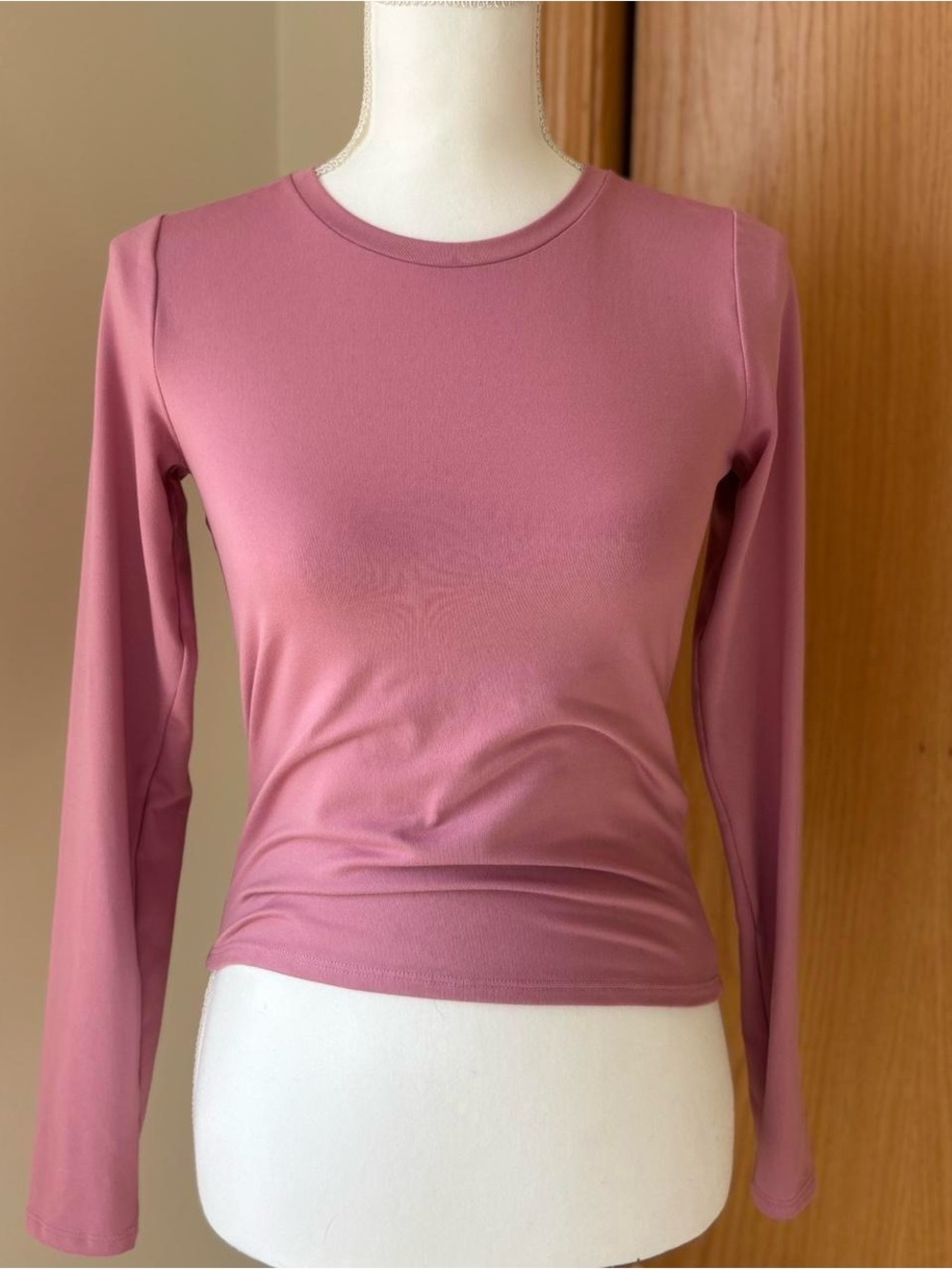 Hollister Fitted Long Sleeve Tee in Dusty Rose